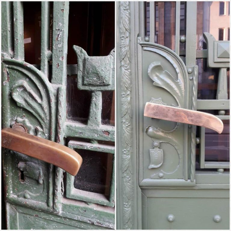 В Івано-Франківську реставрують автентичні двері (фото)