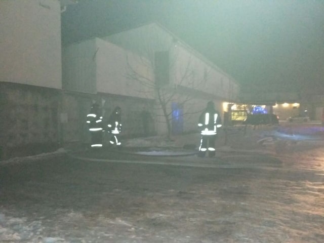 На Коновальця загорілися склади (фото)