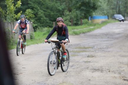 В учасників пригодницьких перегонів, які проходили на Прикарпатті, у лісі вкрали велосипеди