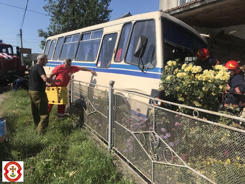 64237292 883721201988307 4433481881081610240 n - У Галичі автобус злетів з дороги (Місто) - rai.ua