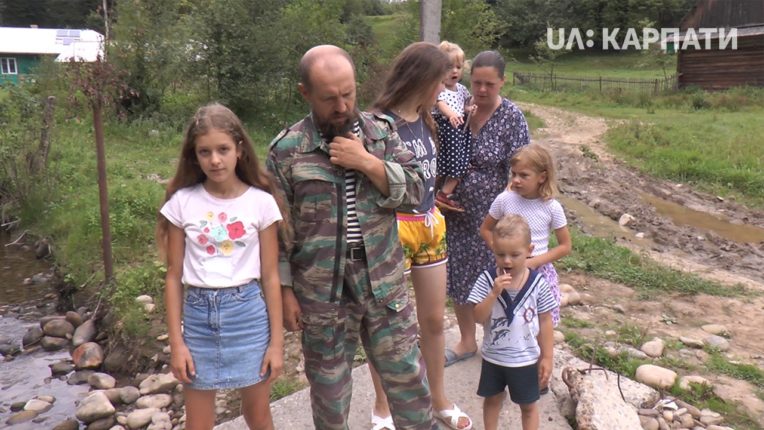 В селі Грабівка провели схід села через російського добровольця Олега Бутусіна і його родину: відео