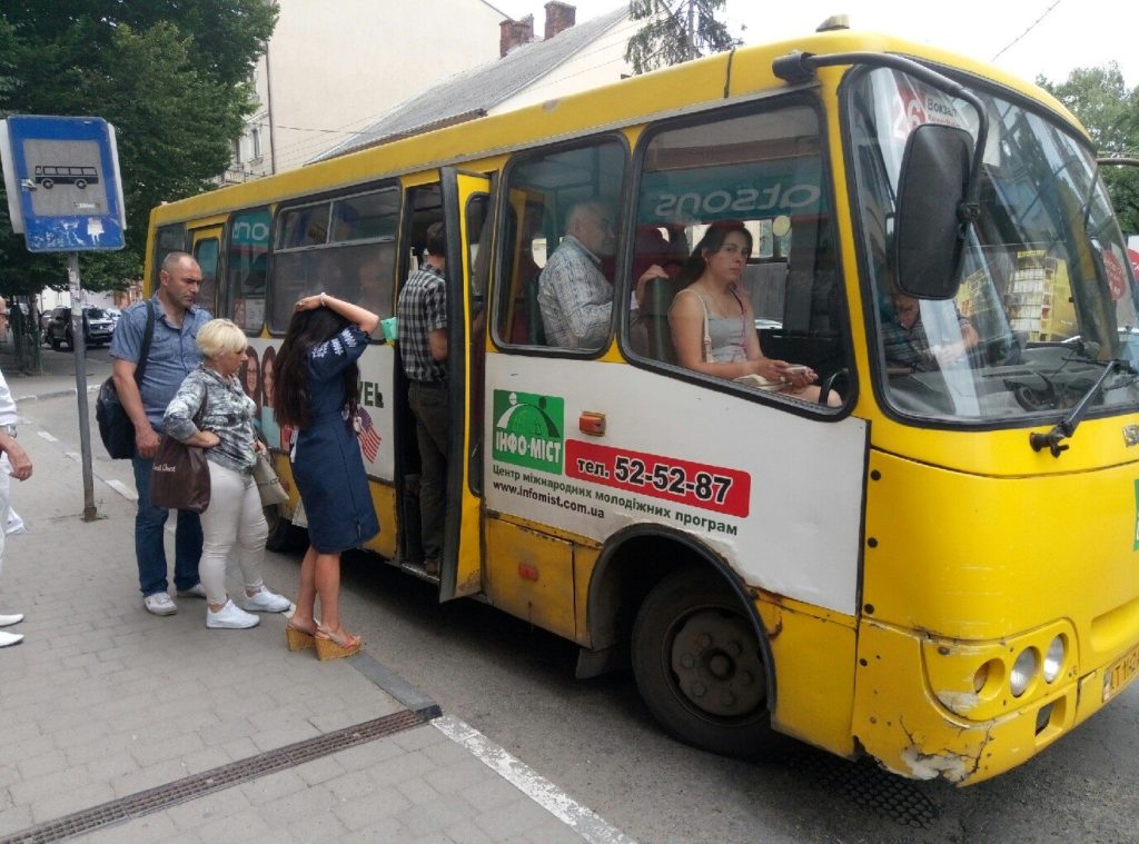 Такі, як ви чекають смерті”,- у Івано-Франківську водій маршрутки ...