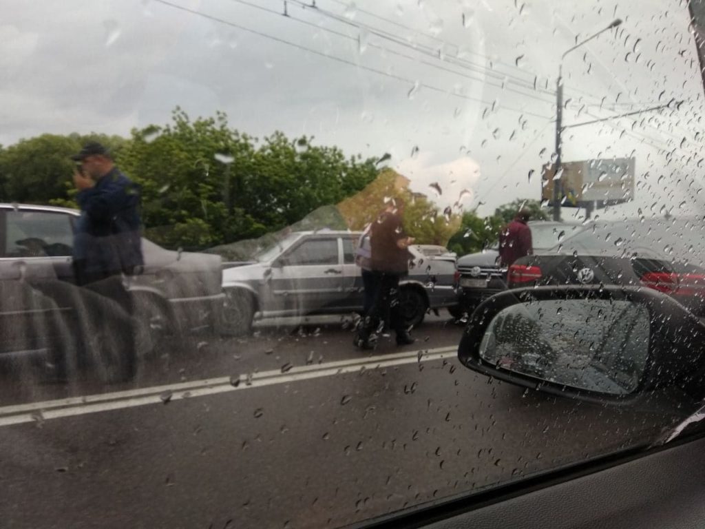 Ні дня без ДТП: у Франківську трапилася масштабна аварія (фоторепортаж)
