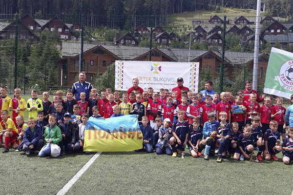 На Буковелі відбувся турнір з міні-футболу серед дітей (відеосюжет)
