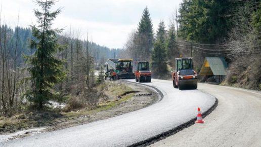 В районах області проводиться активний ремонт доріг: фоторепортаж