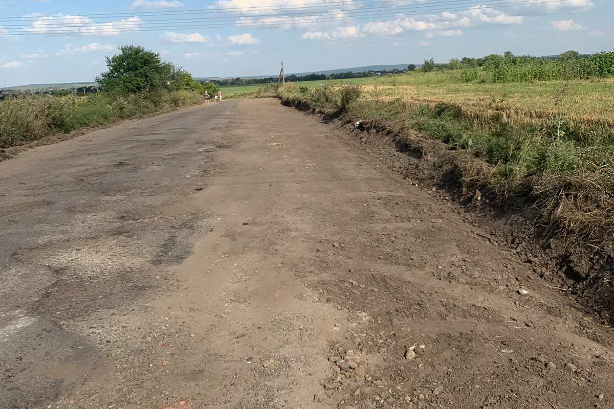 На околиці Івано-Франківської ОТГ ремонтують ще одну дорогу ФОТО
