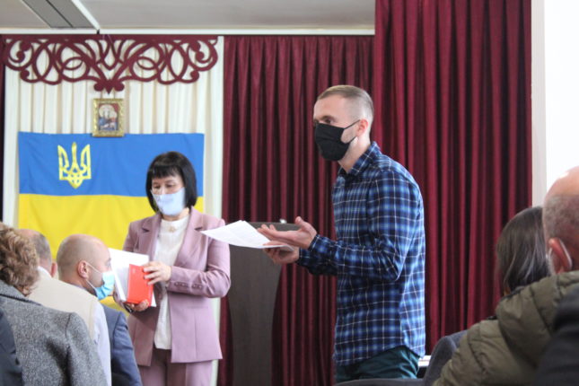 У Дзиняцькій громаді перша сесія супроводжувалась криками на скандалами ФОТО