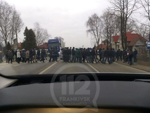 На Калущині та у Долині люди теж вийшли на протести проти високих тарифів ФОТО та ВІДЕО