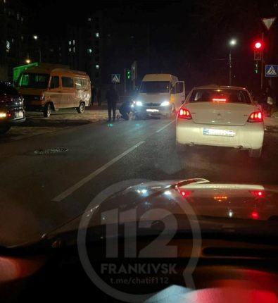 Вечірня ДТП на "Майзлях": автофургон збив пішохода ФОТО