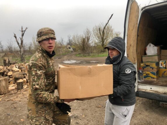 Франківці відвезли на схід великодні смаколики для наших бійців ФОТО