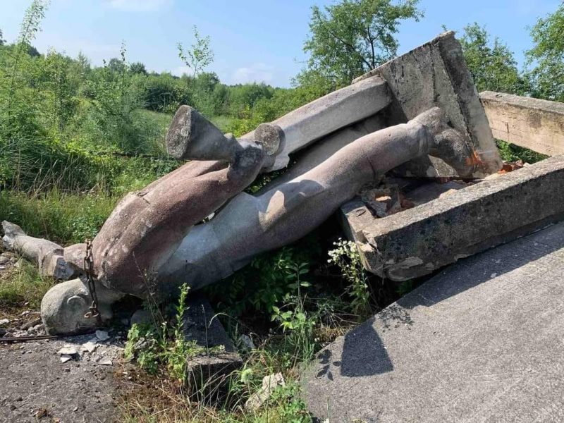 На Прикарпатті демонтують 78 пам’ятників з радянською символікою