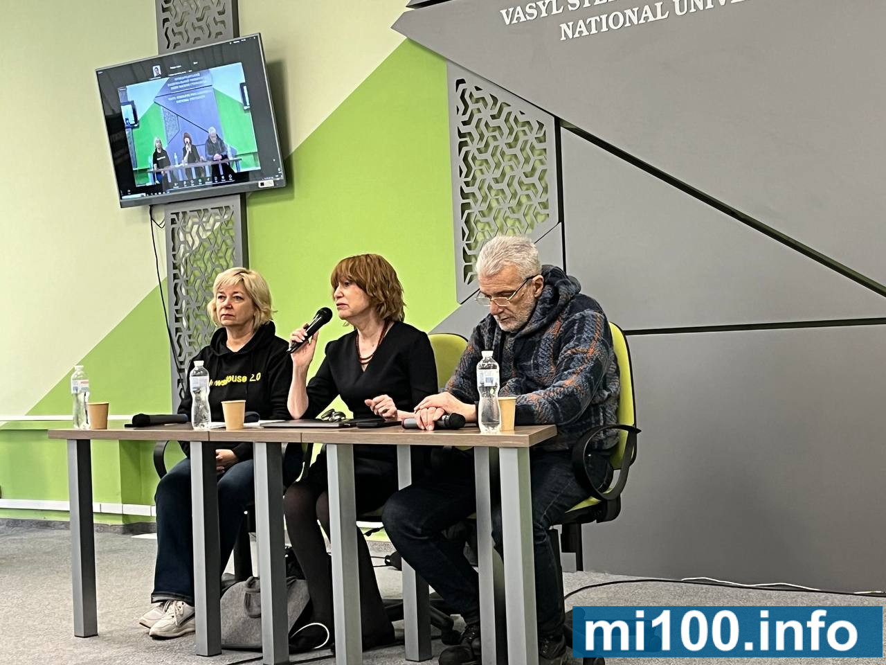 Казати правду вчасно: у Франківську говорили про українську журналістку часів війни