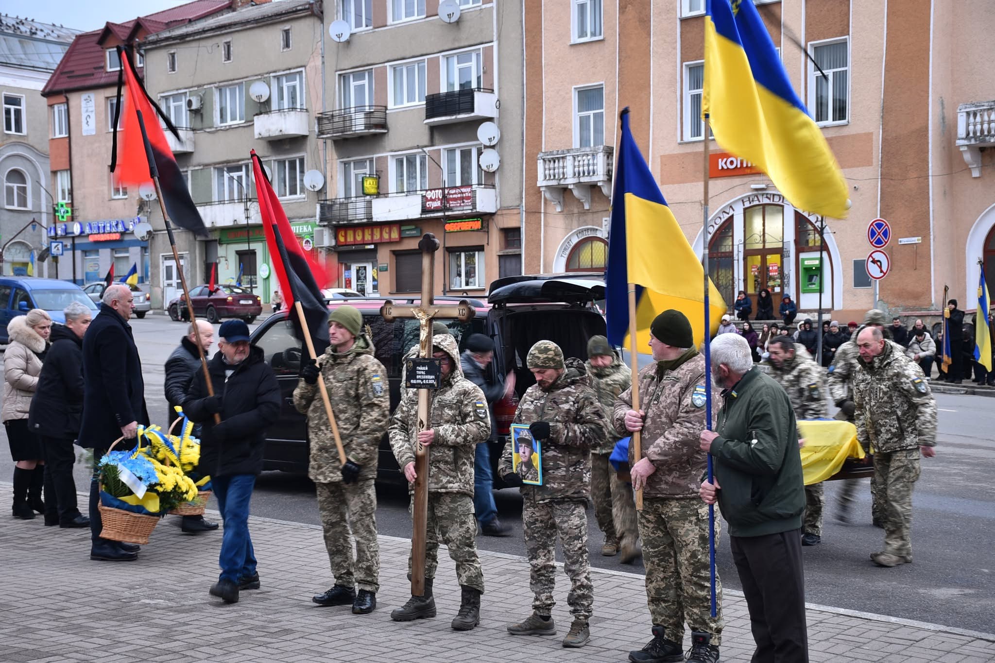 Рогатинщина зустріла загиблого на війні Героя Тараса Гайдея