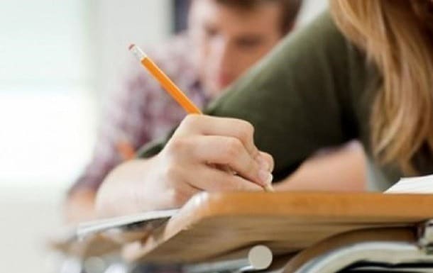 В Україні зросте вартість контрактного навчання: ректорат б’є на сполох