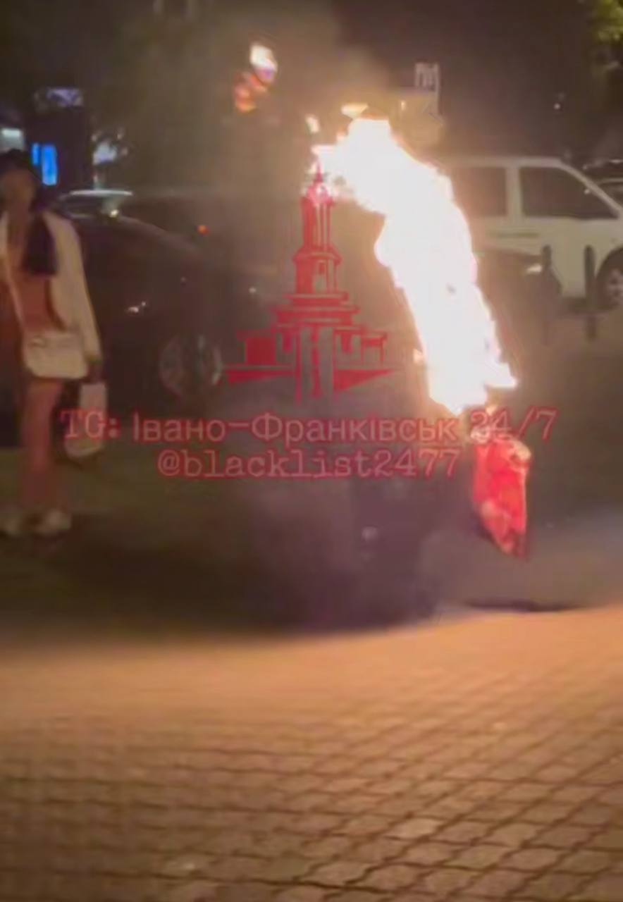 Самопідпал у центрі Франківська: що відомо про постраждалого