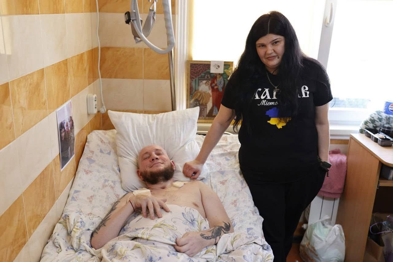 Вийшов із коми та показує знак перемоги: історія сили, віри й кохання