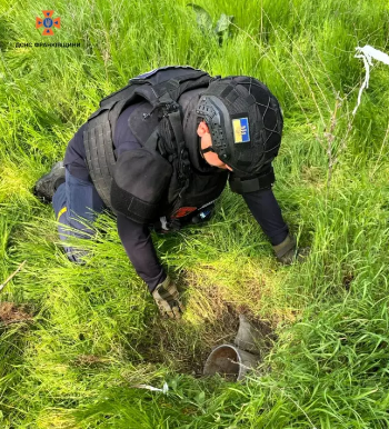 Прикарпатські піротехніки знешкодили понад 100 вибухонебезпечних предметів на Херсонщині