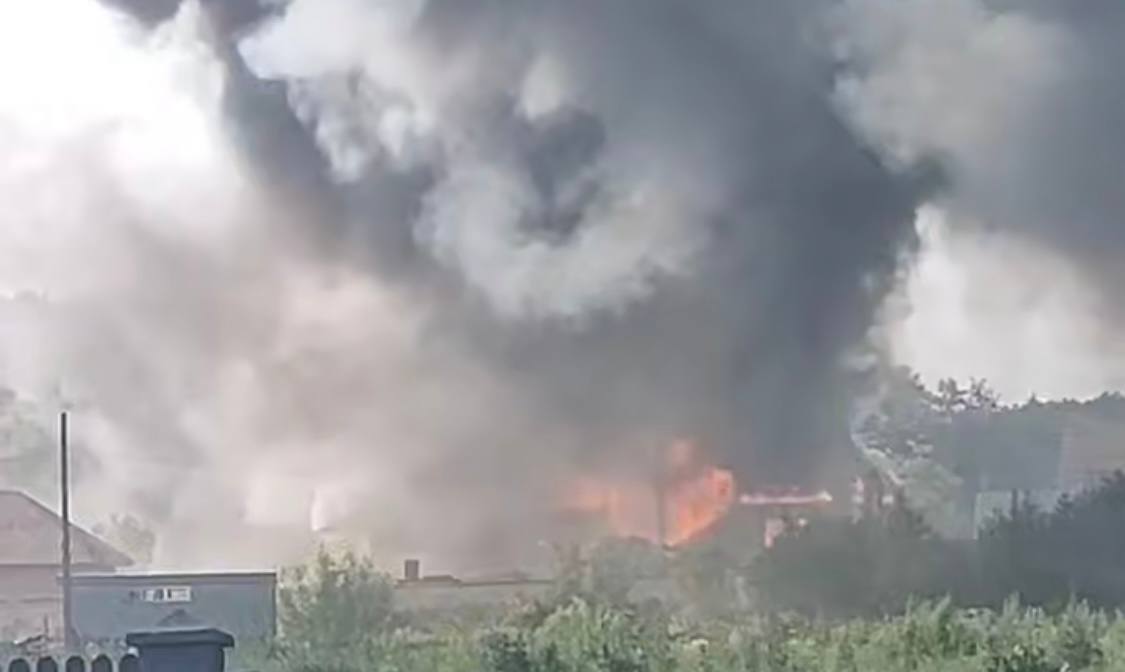 У Франківську горів склад: рятувальники оперативно ліквідували пожежу