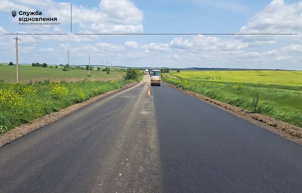 На дорогах державного значення Івано-Франківщини ліквідовують аварійну ямковість та оновлюють інфраструктуру