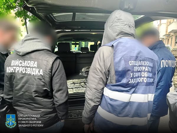 На Хмельниччині затримали ексвійськового, який "продавав" непридатність до служби за 13,2 тисячі доларів