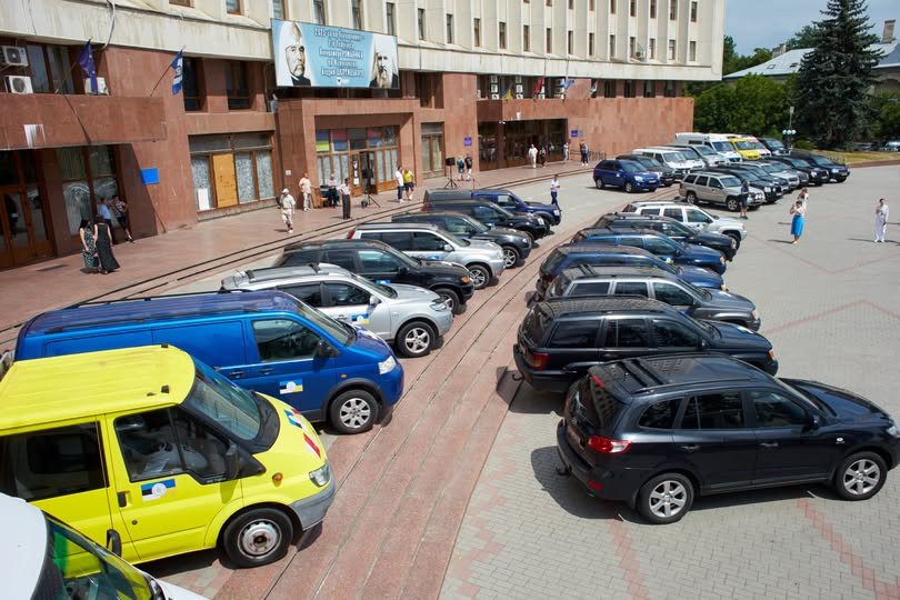34 автомобілі з Естонії передали військовим з Івано-Франківська