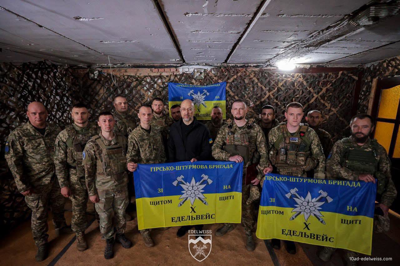Прем’єр-міністр України відвідав Донеччину та зустрівся з бійцями легендарної бригади «Едельвейс»