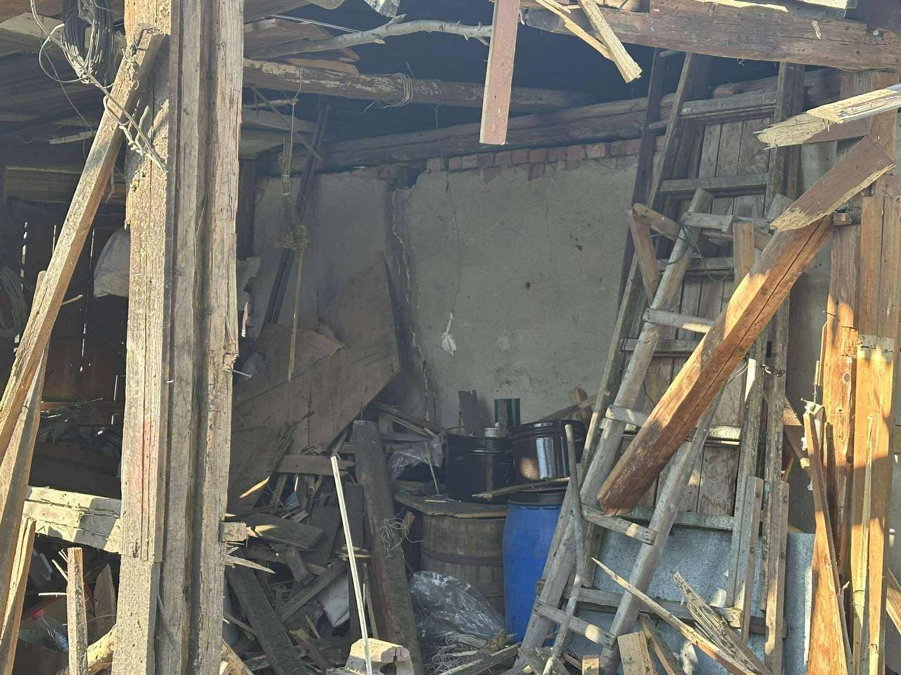 74 мешканці в укриттях, 3 села з руйнуваннями — підсумки обстрілу Франківщини