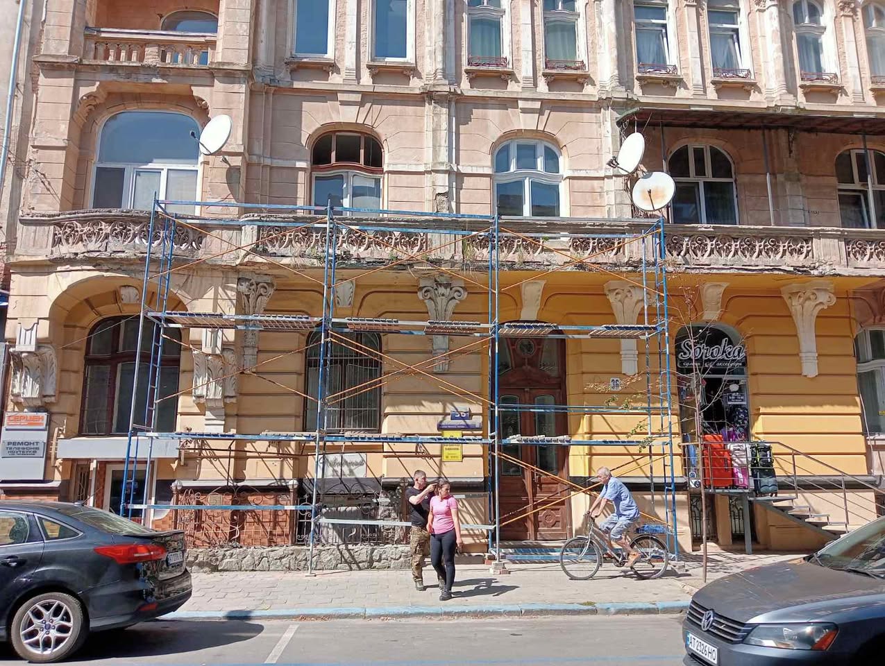 У Франківську реставрують балкон будинку-пам’ятки на Мазепи