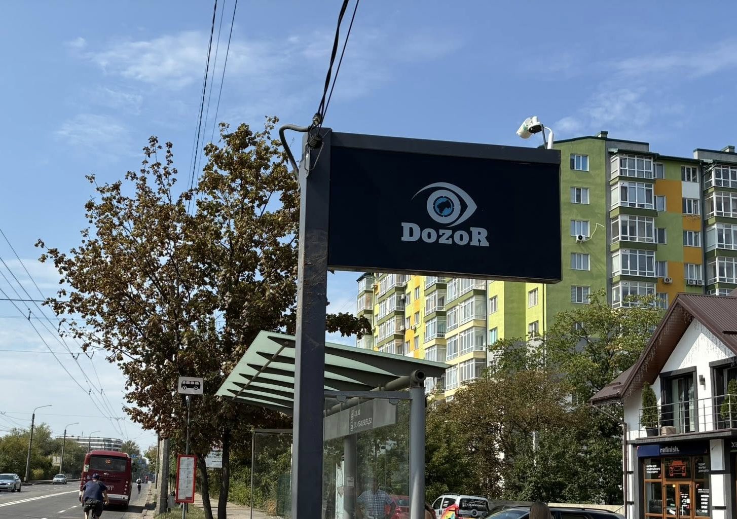 В Івано-Франківську на ще п’яти зупинках встановили електронні табло для транспорту