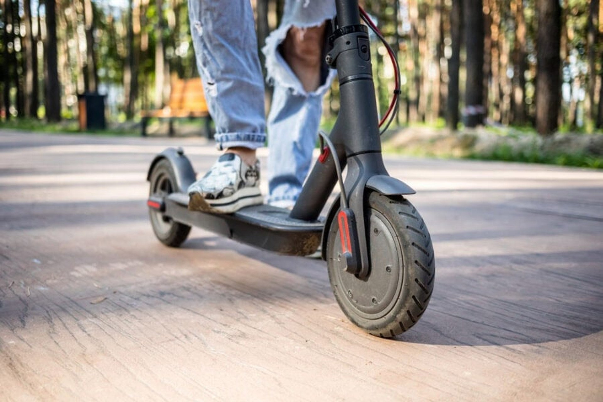 Понад 200 ДТП за участю дітей: в ОВА закликають врегулювати використання електросамокатів